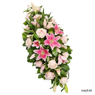 Ikebana z ružových ľalií a ruží