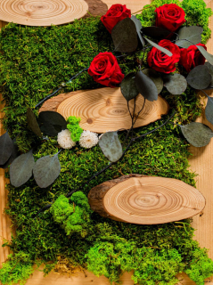 Machový obraz červené ruže, eukalyptus